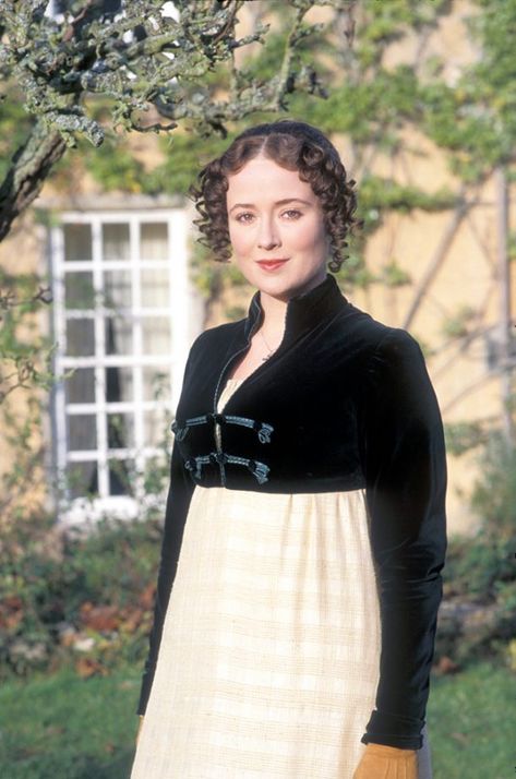 Jennifer Ehle as Elizabeth Bennet in Pride and Prejudice (1995). #JenniferEhle #ElizabethBennet #Prideandprejudice #1995 #tvminiseries #series Jennifer Ehle Elizabeth Bennet, Elizabeth Bennet 1995, Jane Austen Costume, Pride And Prejudice 1995, Jennifer Ehle, Pride And Prejudice And Zombies, Sam Riley, Lady Susan, Lizzie Bennet