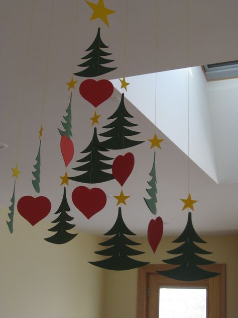 A Season for Love | by Erica Hargreave Christmas Decor Kindergarten, Ideas Navideñas, Christmas Kindergarten, Homemade Christmas Decorations, Art And Craft Videos, Art Decor Diy, Office Christmas, Classroom Crafts, Christmas Party Decorations