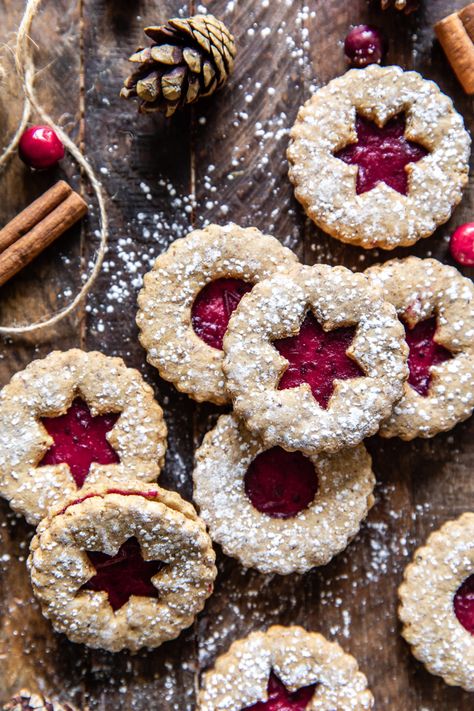 Linder Cookies, Healthy Gingerbread Cookies, Rum Truffles, Linzer Cookies Recipe, Healthy Christmas Cookies, Grandma Cookies, Christmas Cookie Box, Linzer Cookies, Grandmas Christmas