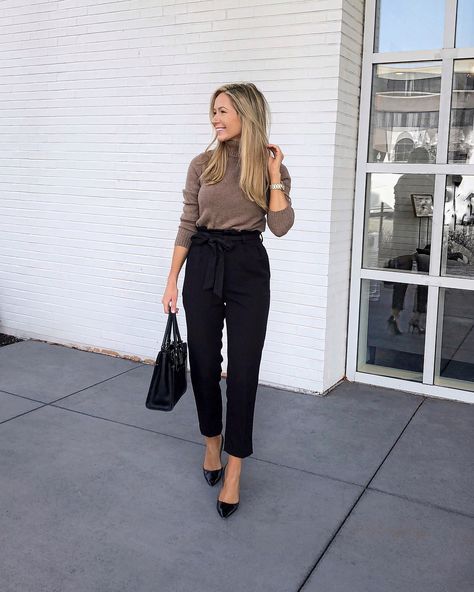 Black Dress Pants Outfits, Winter Work Outfit, Pants Outfit Work, Work Outfits Frauen, Dress Pants Outfits, Work Outfit Office, Winter Pants Outfit, Paperbag Pants, Business Outfits Women