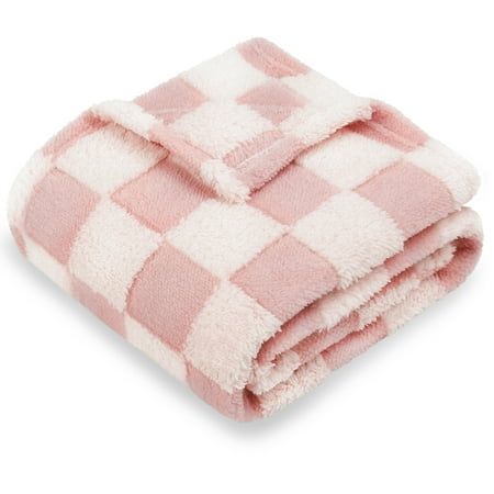 The 3D checkerboard design baby blanket improves the feeling of warmth and softness, allowing you to get a thick and light blanket. Specializing in high quality blanket, HOMRITAR works on improving your quality of everyday life by offering you superior products with great service. Size: 30" x 40".  Color: Pink. Cute Aesthetic Blankets, Cute Baby Blankets, Cute Blankets Aesthetic, Preppy Blanket, Coquette Blanket, Blanket Drawing, Brr Basket, Pink Blankets, Toddler Blankets