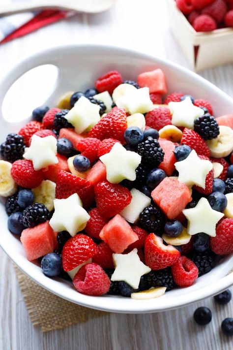 An easy fruit salad become a total showstopper! Just add a few fruit stars, and it's party-ready for all your summer picnics! Red White And Blue Salad 4th Of July, Patriotic Fruit Salad, Fourth Of July Healthy Food, Fourth Of July Fruit Salad, Red White Blue Salad, 4th Of July Food Fruit, Red White And Blue Fruit Salad, Red White And Blue Party Food, Red White And Two Cookies