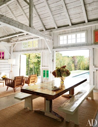 22 Poolhouse Ideas & Design Inspiration | Architectural Digest Country Kitchen Curtains, Pool House Plans, Ideas Vintage, Hus Inspiration, Open Door, Barn Style House, Design Living Room, Barn Style, Rustic Barn