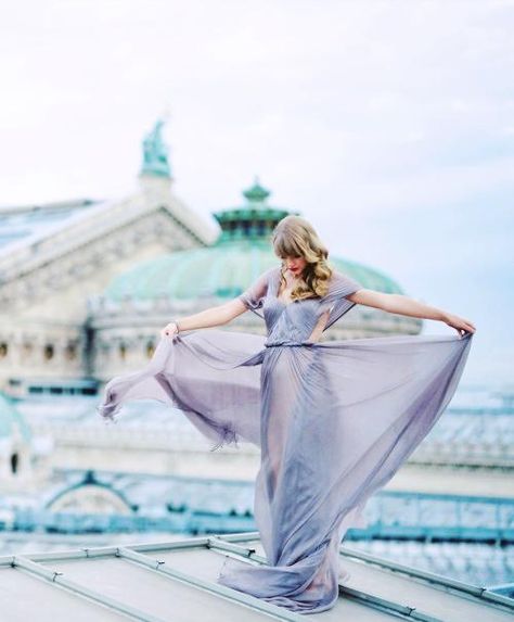 I love this video simply because it's Beautiful Paris background and the colors. The picture it creates in every second is breath taking Begin Again, Taylor Swift, Swift, A Woman