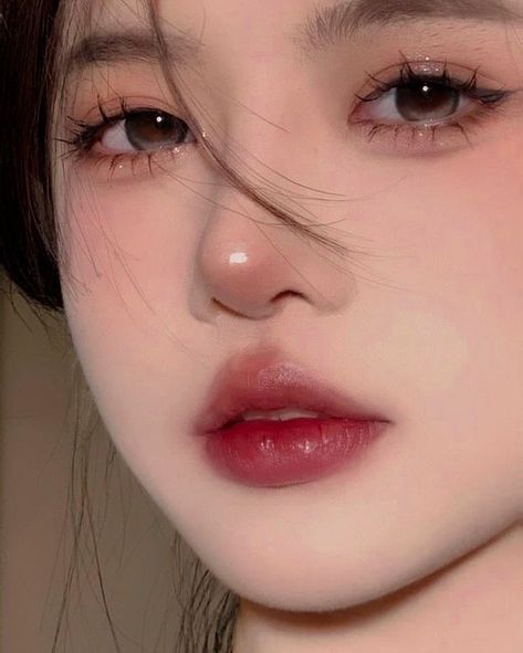 make up. make up looks. make up for beginners. make up tutorial. make up tutorial step by step. make up natural Douyin Make Up, Make Up Natural Look, Makeup Ideas Korean, Make Korean, Make Up Douyin, Abg Makeup, Make Up Korean, Make Up Looks Natural, Pop Makeup