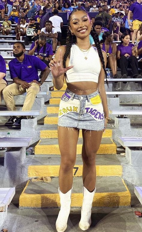 Game Day Outfit Girlfriend, Girlfriend Gameday Outfit, College Game Outfits Football, Hbcu Game Day Fits, Homecoming Tailgate Fits Black Women, Cute Homecoming Outfits College, Homecoming Week Outfits Hbcu, Lsu Decision Day, Hbcu Gameday Outfits