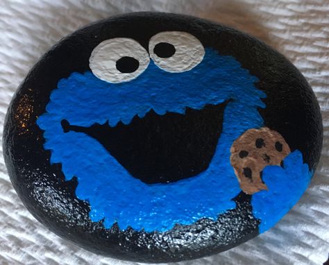 Cartoon Rock Painting, Cartoon Painted Rocks, Cookie Monster Drawing Easy, Mr Potato Head Rock Painting, Elmo Painted Rock, Mr Potato Head Painted Rock, Cookie Monster Rock Painting, Stone Drawing, Painted Rock Cactus