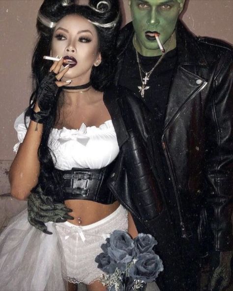 Frankenstein's Bride 2021 Halloween Costumes, Bride Of Frankenstein Halloween, Bride Of Frankenstein Costume, Clown Costume Women, Teenage Halloween Costumes, Frankenstein Costume, Halloween Gesicht, Halloween Costumes Diy Couples, Cute Couples Costumes