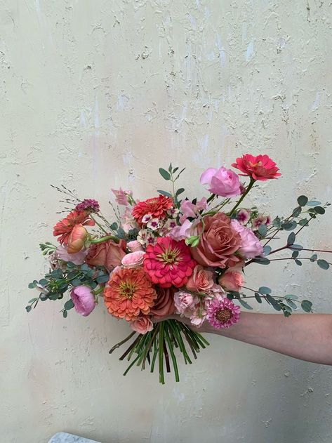 Zinnia Wedding Bouquet, Zinnia Bouquet, Bouquet Recipe, Shades Of Peach, Summer Bouquet, Bride Flowers, Wildflower Wedding, Wedding Mood Board, Flower Stands