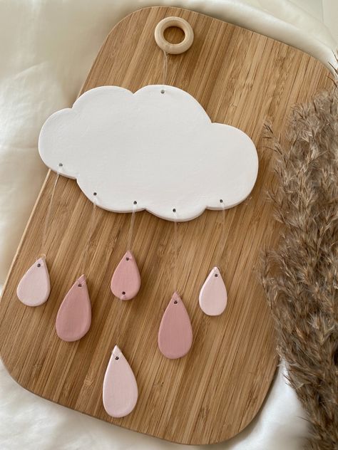 Handcrafted clay cloud and raindrops clay wall hanging�🌧️ Air Dry Clay Wind Chimes Diy, Diy Air Dry Clay Wall Hanging, Clay Nursery Decor, Das Modelling Clay, Air Dry Clay Decor Ideas, Ceramic Mobile Ideas, Ceramic Hanging Art, Nursery Ceramics, Dry Clay Ideas For Kids