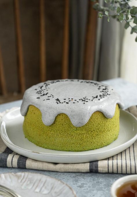 Chiffon Decorations Cake, Matcha Chiffon Cake, Chiffon Birthday Cake, Matcha Cake Decoration, Chiffon Cake Decoration Ideas, Chiffon Cake Decoration, Asian Baking, Chiffon Cake Recipe, Asian Cake