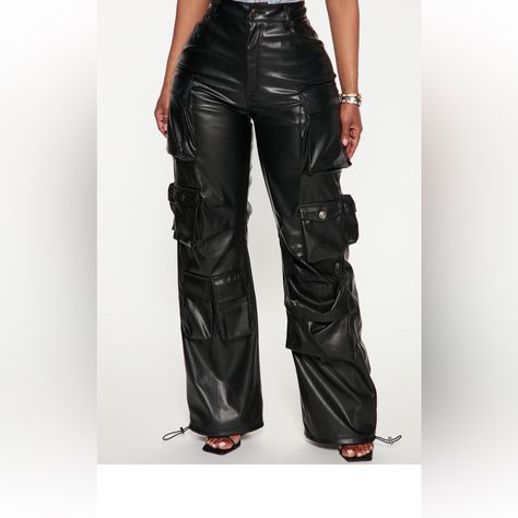 Faux Leather Cargo Pants Size Medium Black Black Cargo Pant, Baddie Era, Basic Pants, Baggy Cargo Pants, Cargo Pants Outfit, Outfit Mujer, Black Leather Pants, Lazy Outfits, Black Cargo