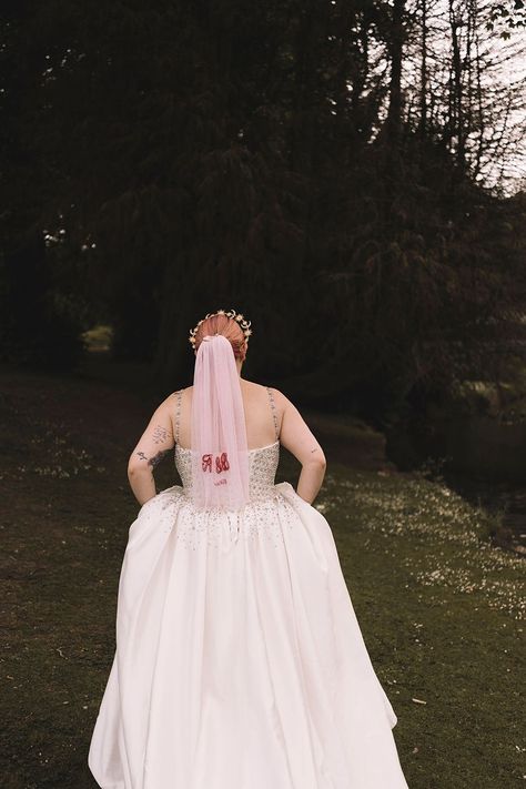 Bride Embroidered Pink Veil Pavilion Gardens Buxton Wedding Lauren Elliott Photography #wedding #veil Pink Wedding Veil, Pink Veil, Red Wedding Decorations, Winter Bridesmaids, Winter Bridesmaid Dresses, Cascading Bouquet, Pink Wedding Inspiration, Harry Potte, Celebrity Wedding Dresses