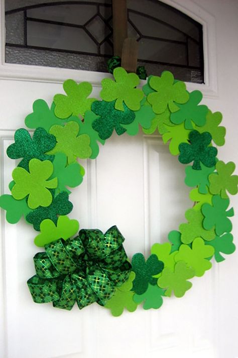 Green, Leaf, Plant, Shamrock, Wreath, Clover, Symbol, Saint patrick's day, Christmas decoration, Flower, Diy St Patricks Day Decor, Fete Saint Patrick, St Patricks Crafts, St Patricks Day Crafts For Kids, San Patrick, St Patrick's Day Decorations, Paper Wreath, Saint Patties, St Patrick's Day Crafts