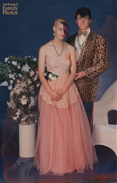 Awkward Prom Photos, Punk Prom, 90s Prom, Awkward Pictures, Funny Family Photos, Awkward Photos, 80s Prom, Awkward Family Photos, Bad Photos