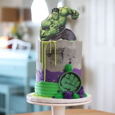 Hulk Themed Cake, Spidey And Hulk Cake, Hulk Photo Shoot Ideas, Hulk Birthday Party Cake, Hulk And Spiderman Cake, The Hulk Cake, Hulk Cake Ideas, Hulk Smash Cake, Hulk Birthday Cake