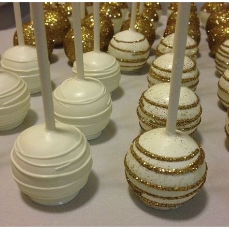 White and gold White And Gold Cake Pops, Prom Food, White And Gold Cake, Gold Cake Pops, Boutique Patisserie, Fourth Of July Cakes, Cake Pop Designs, Savory Cakes, Wedding Cake Pops