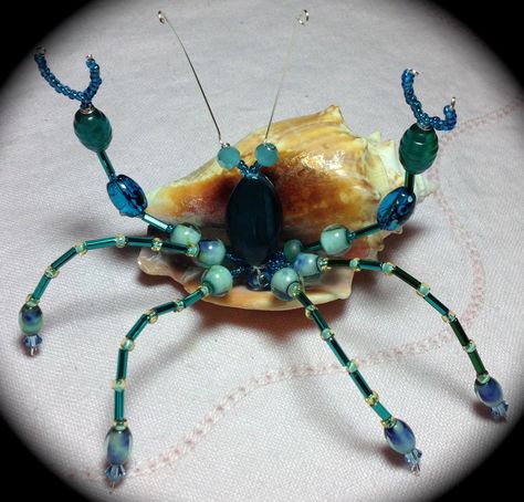 Crab - made by Andrea Ziebarth Beaded Hermit Crab Tutorial, Bead Spiders, Bead Bugs, Beaded Creatures, Beaded Bugs, Beaded Critters, Beaded Fish, Bead Animals, Spider Jewelry