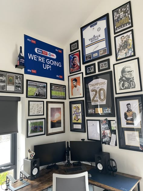 Sports Gallery Wall, Trophy Display Ideas, Sports Cave, Art Room Inspiration, Running Room, Soccer Room, Football Rooms, Nerd Cave, Man Cave Room