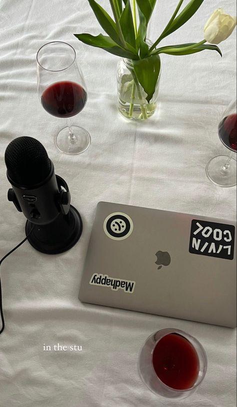 A white table with a laptop, wine glasses filled with red wine, a vase of tulips, and a black microphone. Podcast Aethestic, Podcast Recording Aesthetic, Recording A Podcast, Successful Podcast Aesthetic, Social Media Work Aesthetic, Starting A Podcast Aesthetic, Podcast Aesthetic Wallpaper, Podcast Microphone Aesthetic, Vision Board Podcast