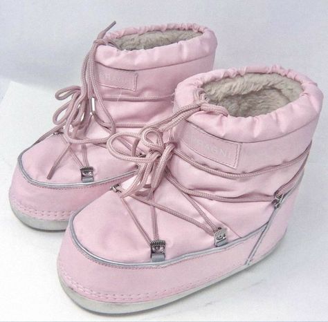 Pink Closet, Snow Angel, Winter Y2k, Funky Shoes, New Rock, Shoe Inspo, Aesthetic Shoes, Moon Boots, Swag Shoes