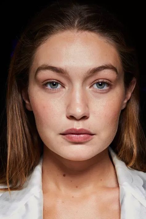 Gigi Hadid Eyes, Gigi Hadid Backstage, جيجي حديد, Gigi Hadid Beauty, Mascara Hacks, Moss Fashion, Gigi Hadid Looks, 2022 Fashion Show, Gigi Hadid Outfits