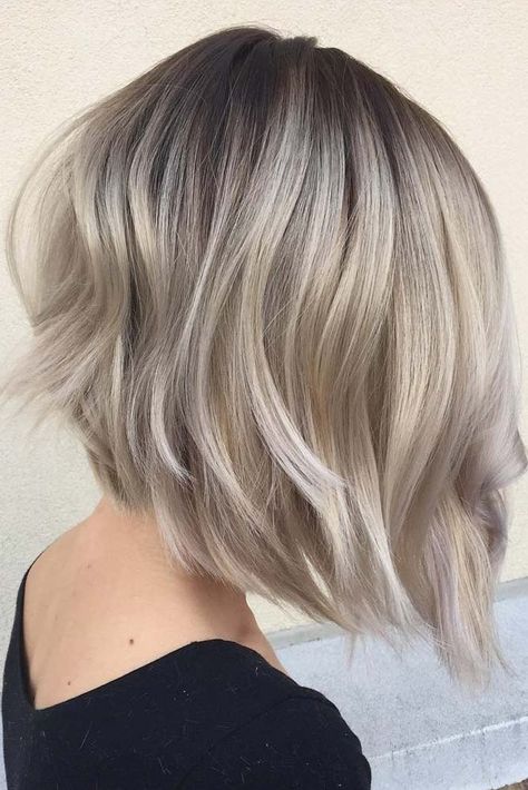 Chic Blunt Bob Hairstyles ★ See more: http://lovehairstyles.com/chic-blunt-bob-hairstyles/ Platinový Blond, Bob Lung, Dunner Wordend Haar, Ash Blonde Hair Colour, Inverted Bob Hairstyles, Classic Haircut, Kadeřnické Trendy, Ash Blonde Hair, 짧은 머리