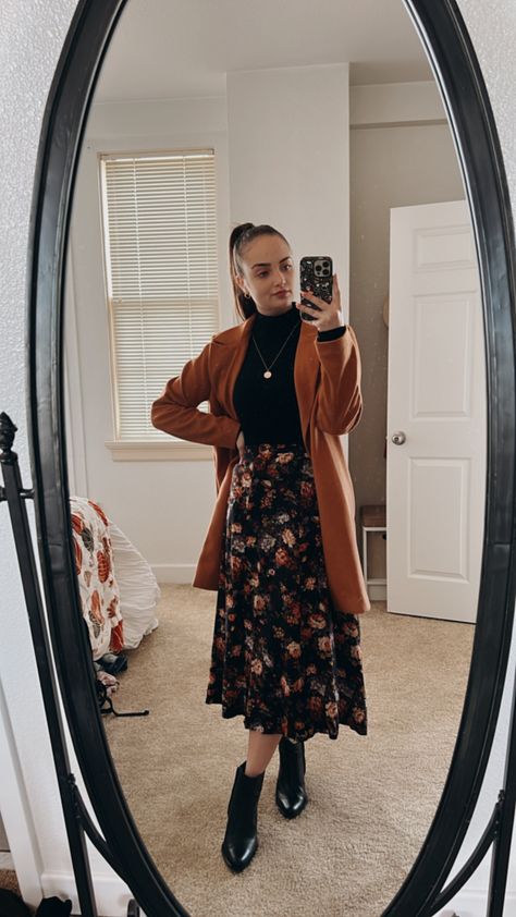 Classy Modest Outfits Winter, Thanksgiving Work Outfit, Chic Modest Outfits Aesthetic, Casual Fall Church Outfits, Modest Thanksgiving Outfit, Modest Teacher Outfits, Boho Teacher Outfit, Modest Outfits Winter, Winter Church Outfits