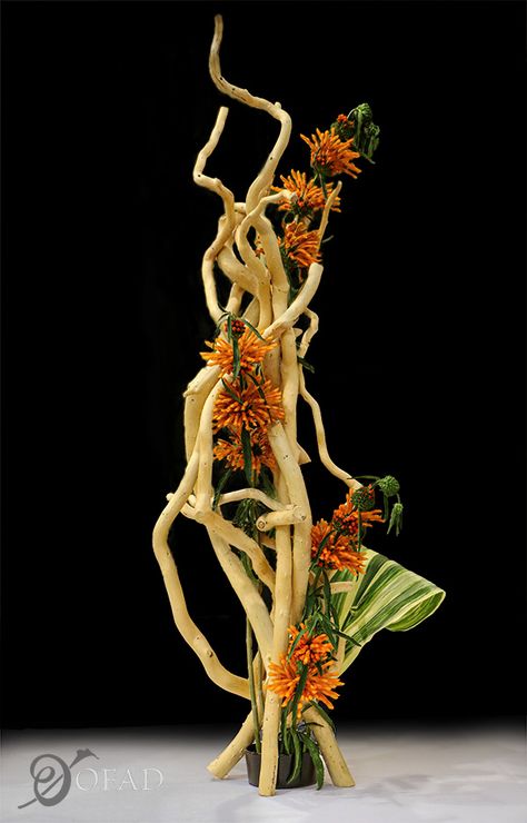 OFAD Designer: Char Mutschler Diy Dried Flower Arrangement, Driftwood Art Sculpture, Arreglos Ikebana, Contemporary Flower Arrangements, Floral Art Arrangements, Sogetsu Ikebana, Tropical Flower Arrangements, Ikebana Arrangements, Christmas Flower Arrangements