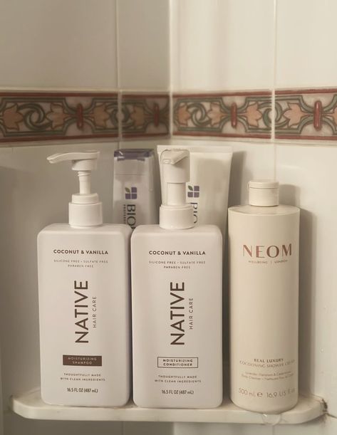 This $20 Shampoo and Conditioner Duo Works Wonders on My Thick, Dry Hair Native Shampoo And Conditioner, Native Shampoo, Good Shampoo And Conditioner, Shampoo And Conditioner Set, Vanilla Coconut, How To Get Thick, Best Shampoos, Moisturizing Shampoo, Beauty Review