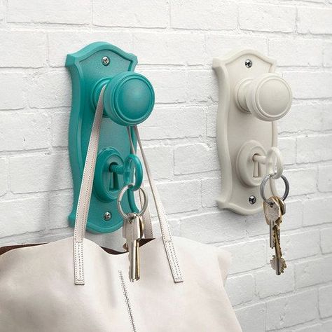 This place to put your keys ($23.99). | 34 Wonderful Products For People Who Hate Clutter Diy Hat Holder, Diy Hat Rack, Old Door Knobs, Hemma Diy, Hat Holder, Ideas Para Organizar, Deco Originale, Old Door, Cleaning Organizing