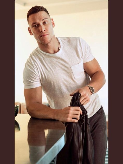 Rocking the plain white tee Yankees Poster, Here Comes The Judge, Baseball Videos, Baseball Tips, Giancarlo Stanton, Aaron Judge, New York Yankees Baseball, Yankees Fan, Baseball Boys