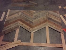 Pallet Bed Head, Pallet Board Headboard, Diy Headboard Wooden, Pallet Headboard Diy, Headboard Inspiration, Diy Wood Headboard, Pallet Headboard, Head Board, Pallet Designs