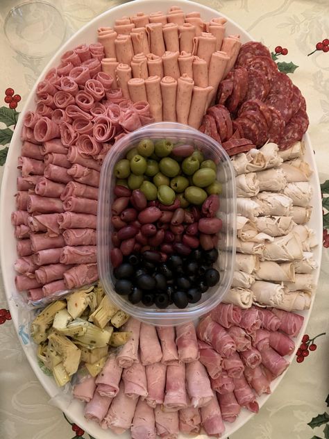 Cold Cut Platter Ideas Meat Trays, Cold Plates Ideas Food, Cold Plate Ideas, Kanape Ideas, Cold Meat Platter Ideas, Cold Cut Platter Ideas, Cold Cut Platter, Luncheon Recipes, Deli Platters