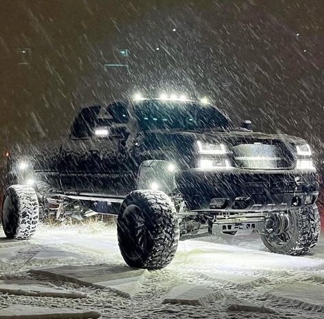 Cateye Duramax Lifted, Chevy Cateye Trucks, Chevy Cateye Lifted, Nice Lifted Trucks, Chevy Cat Eye Truck, Lbz Duramax Trucks, Cateye Trucks, Chevy Duramax Diesel, Chevy Cateye