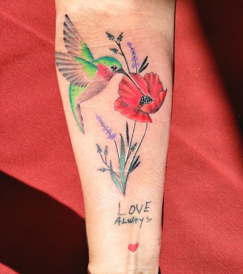 Hummingbird & flower tattoo Hummingbird Tattoo With Poppies, Hummingbird Flower Tattoo, Hummingbird Flower Tattoos, Red Flower Tattoos, Poppy Flower Tattoo, Poppy Tattoo, Tulip Tattoo, Mommy Tattoos, Poppies Tattoo