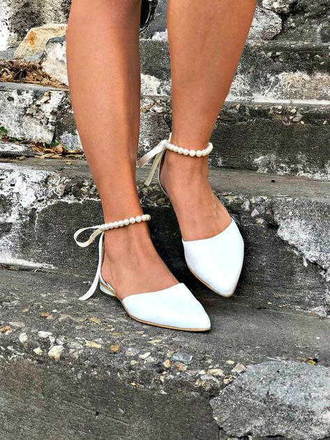 Bride Shoes Flats, Bride Flats, Bridal Foot Jewelry, White Bridal Shoes, Wedding Shoes Low Heel, Wedding Shoes Comfortable, Bridal Flats, Wedding Pumps, Wedding Shoes Bride