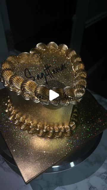 Diamond Cake Ideas, Glitter Cake Birthday Sparkle, Gold And Silver Cake, Gold Heart Cake, Hart Cake, Glitter Heart Cake, Birthday Cake Gold, Glam Cake, 24th Birthday Cake