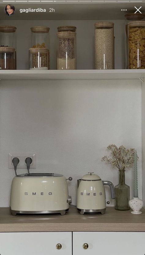 Dream Apartment Kitchen, Smeg Kitchen Ideas Inspiration, Rich Kitchen Luxury, Smeg Kitchen Ideas, Smeg Aesthetic, Fridge Smeg, Aesthetic Kitchen Design, Fridge Aesthetic, Kitchen Smeg