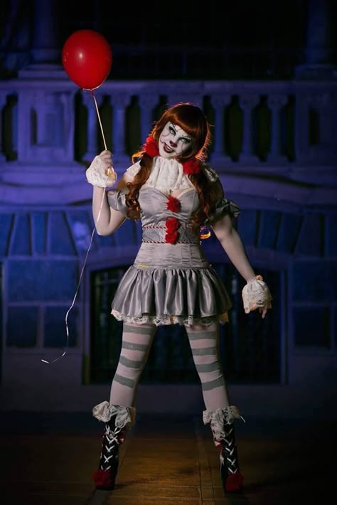 Pennywise (Female Ver.) from it Pennywise Female, Female Pennywise, Pennywise Halloween Costume, Pennywise Cosplay, It Chapter One, Circus Halloween Costumes, Pennywise Costume, Pennywise Halloween, Clown Costume Women