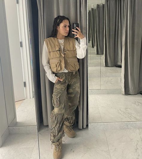 Hike Outfit Black Women, Camping Vest Outfit, Baddie Hiking Outfits, Jungle Style Outfit, Jungle Outfits Women, Winter Safari Outfits, Fishing Vest Outfit Streetwear, Khaki Vest Outfit, Cargo Vest Outfits For Women