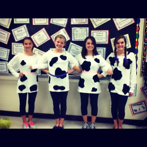 Easy Cow costumes for Chick fil a cow appreciation day! #‎ChickfilAMom‬ Chick Fil A Cow Costume, Homemade Cow Costume, Farm Animal Costumes Women, Diy Cow Costume For Women, Diy Farm Animal Costumes, Cow Costume Ideas, Cow Costume Women's, Easy Cow Costume, Animal Costumes Women