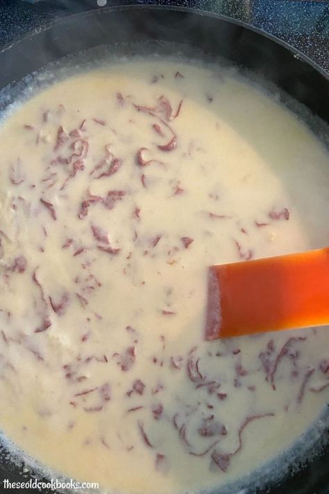 Easy Chipped Beef Gravy Recipe using Dried Beef and Served over Toast Dry Beef Gravy Recipe, Dried Beef On Toast Recipe, Easy Chipped Beef Gravy, Chip Beef On Toast Recipes, Cream Chip Beef Recipe, Chipped Beef And Gravy, Creamed Dried Beef Recipe, Creamed Chip Beef Recipe, Cream Dried Beef Recipe