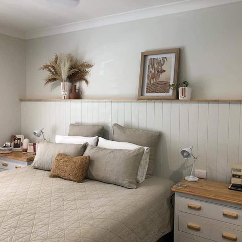 Accent Walls For Short Ceilings, Master Bedrooms No Headboard, Bedhead Wall Design, Diy Panel Headboard, Shiplap Headboard Wall, Built In Bedhead, Bedroom Wallpaper Ideas Master, No Headboard Bed Ideas, Wall Paint Bedroom