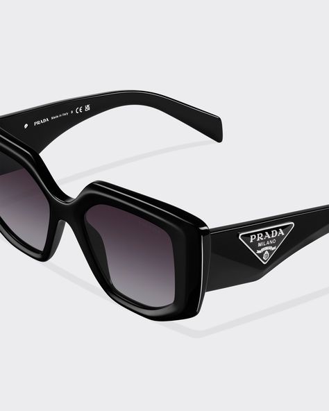 Acetate frame front - Black Frame compatible with graduated lenses 100% UVA / UVB protection Standard fit Lens-nose-temple measurement: 50-18-140 mm Article comes with dedicated packaging Other available colors Prada Glasses, Prada Sunglasses, Triangle Logo, Fashion Sunglasses, Black Frame, Rayban Wayfarer, Sunglasses Women, Gifts For Mom, Prada