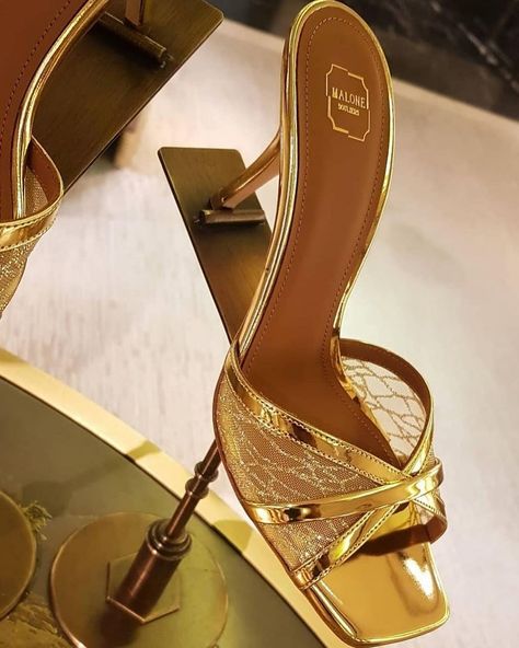 Gold Sandals Heels, Heels Aesthetic, Dr Shoes, Shoe Designs, Stunning Shoes, Hot Heels, Fancy Shoes, Girly Shoes, Shoe Inspo