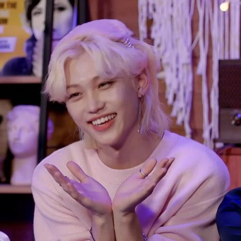 stray kids skz lee felix details lq icons cute 081121 Smile Icon, Prince Felix, Mask Cute, Felix Skz, Blonde With Pink, Teachers Pet, Hair Icon, Felix The Cats, Skz In Cute