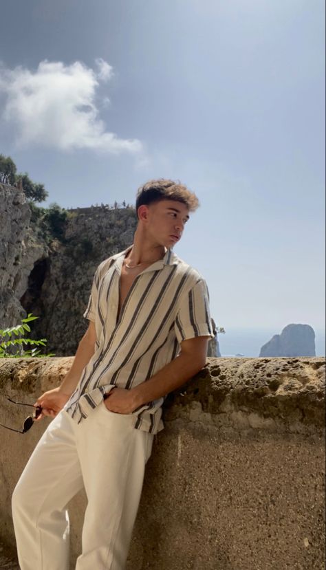 Italy Spring Outfits, Outfit Tricks, Men Outfits Aesthetic, Tas Chanel, Vacation Outfits Men, Beach Outfit Men, Money Clothing, Stil Masculin, Money Clothes