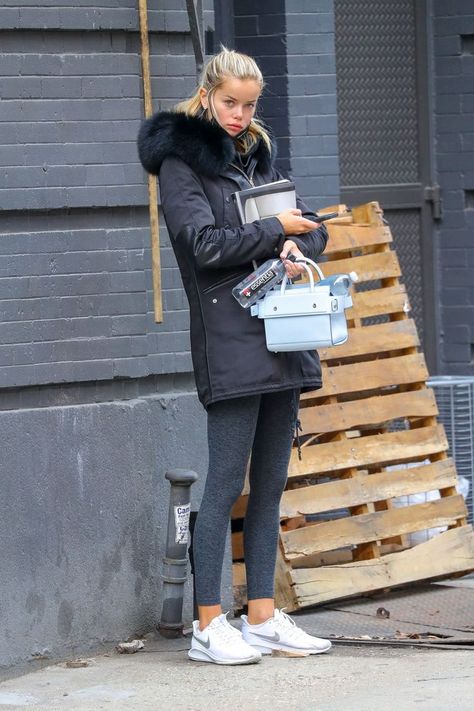 Frida Aasen – Leaving the Dogpound in New York 02/27/2021 Frida Assen Aesthetic, Frida Aasen Hair, Frida Aasen Style, Frida Aasen, Girls Fur, Winter Chic, Candy Girl, Style Aesthetic, Adriana Lima