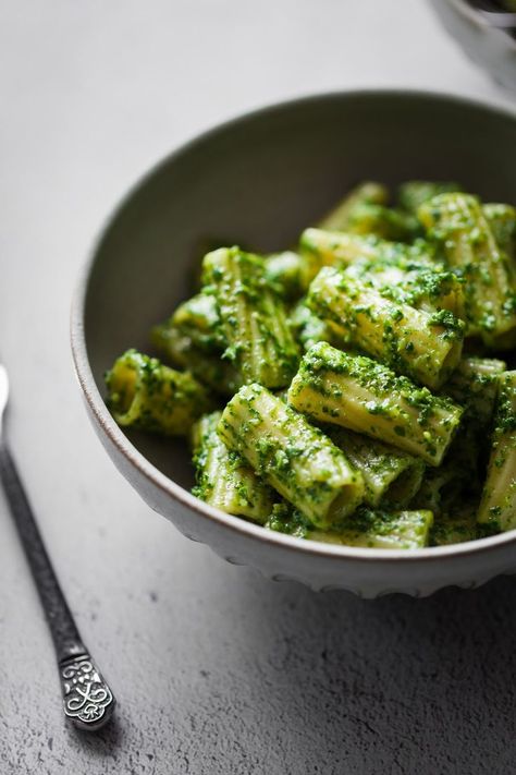 Parsley Walnut Pesto Rigatoni Pesto Rigatoni, Pesto Vegan, Vegan Italian Recipes, Parsley Recipes, Nutritional Yeast Recipes, Walnut Pesto, Vegan Pesto, Vegan Italian, Vegan Pasta